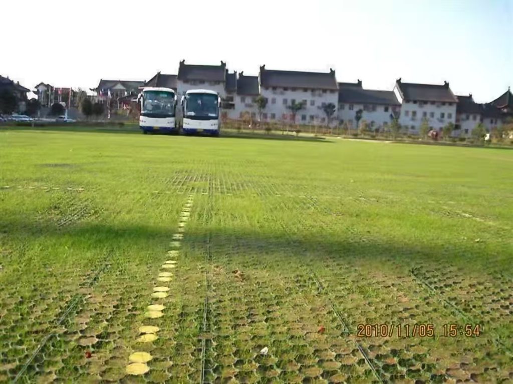 打造堅(jiān)固綠坪：昆明盤德工程材料有限公司植草格標(biāo)準(zhǔn)化施工指南